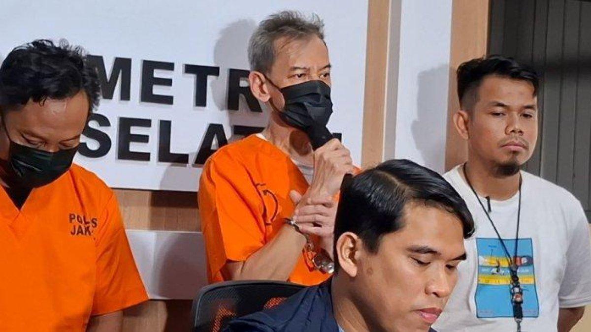 FARIZ RM NARKOBA - Fariz RM saat berada di Polres Metro Jakarta Selatan, Kamis (20/2/2025). Fariz RM mengaku tekanan popularitas membuatnya kembali tersandung kasus narkoba.