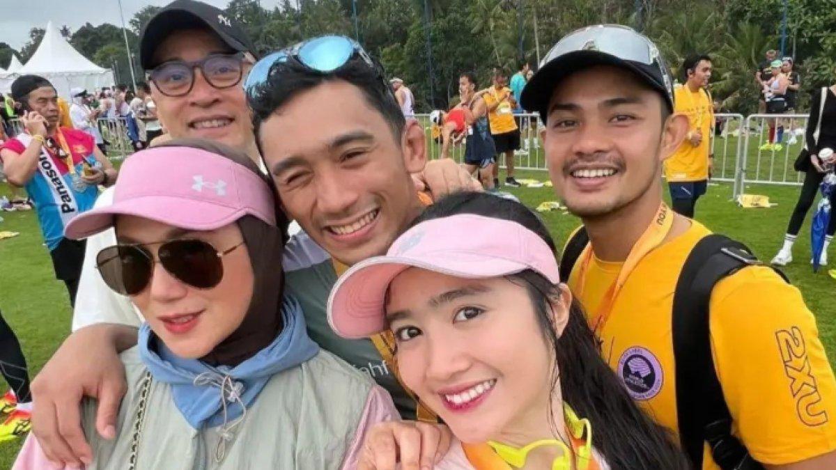 Febby Rastanty dan Drajat Djumantara olahraga bersama