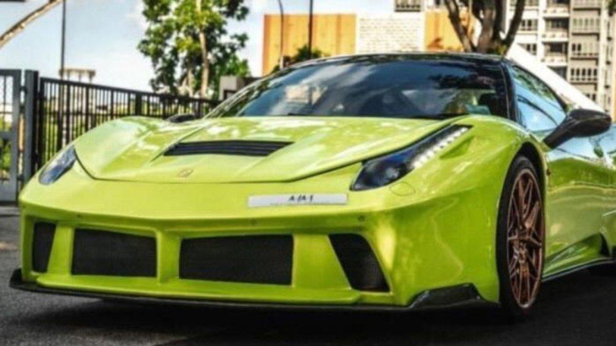 Ferrari 458 milik seorang teman yang bekerja sama dengan Crazy Rich Singapura, Justin