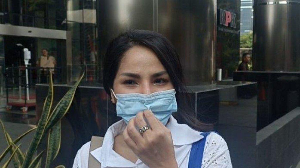 Finalis ajang pencarian bakat Indonesian Idol, Windy Yunita Bastari Usman alias Windy Idol mengaku diperiksa tim penyidik Komisi Pemberantasan Korupsi (KPK) terkait pembentukan production house Athena Jaya.