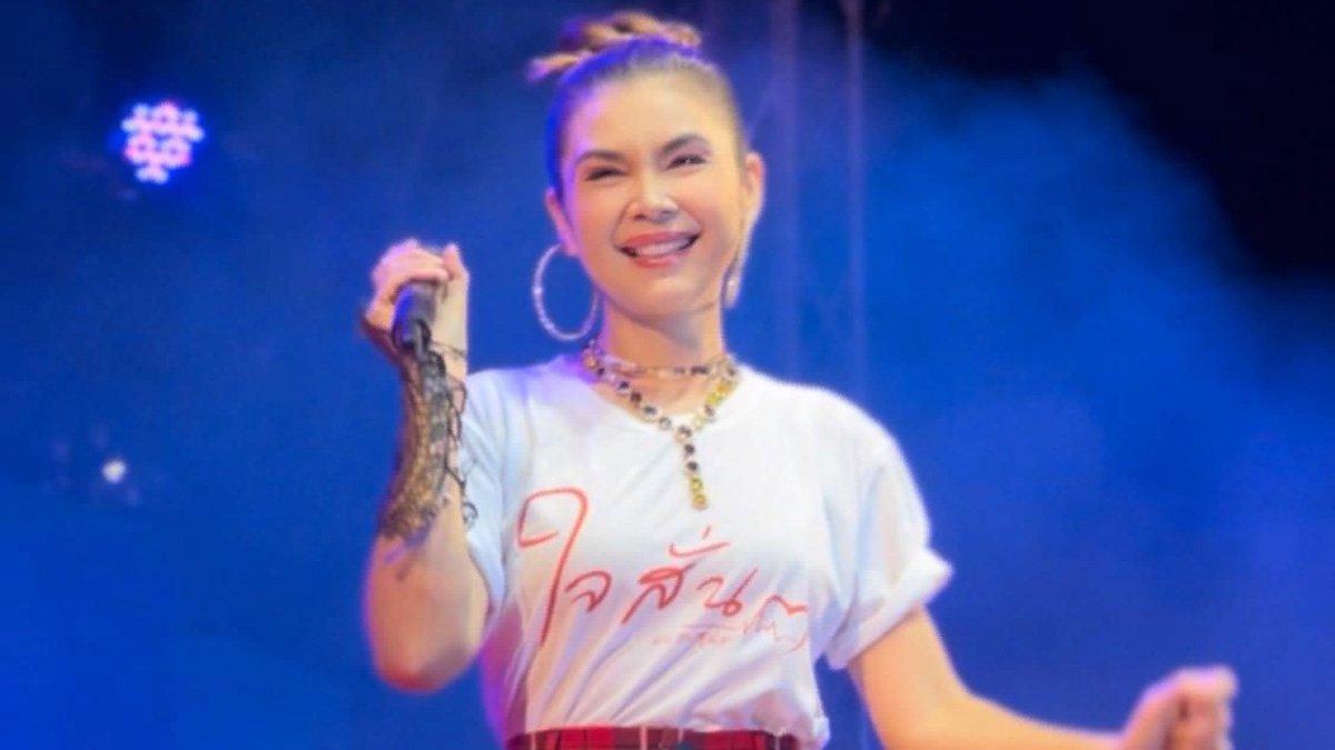Fon Thanasoonthorn dulu jadi pemulung, kini jadi artis ternama.
