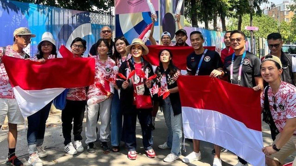 Foto dengan pendukung Indonesia