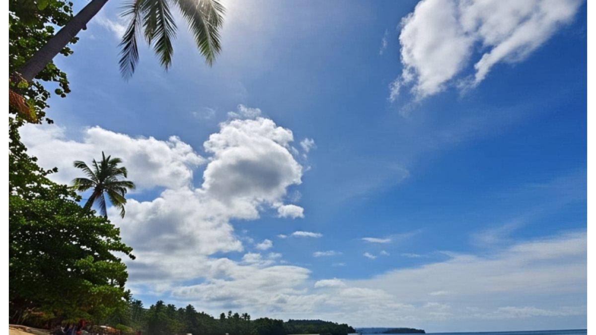 Ilustrasi suasana pantai di Jawa Timur.