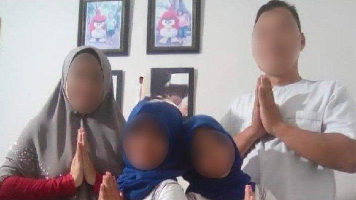 Foto seluruh anggota keluarga yang tewas di Kecamatan Pakis, Kabupaten Malang, dan hanya menyisakan satu anak.