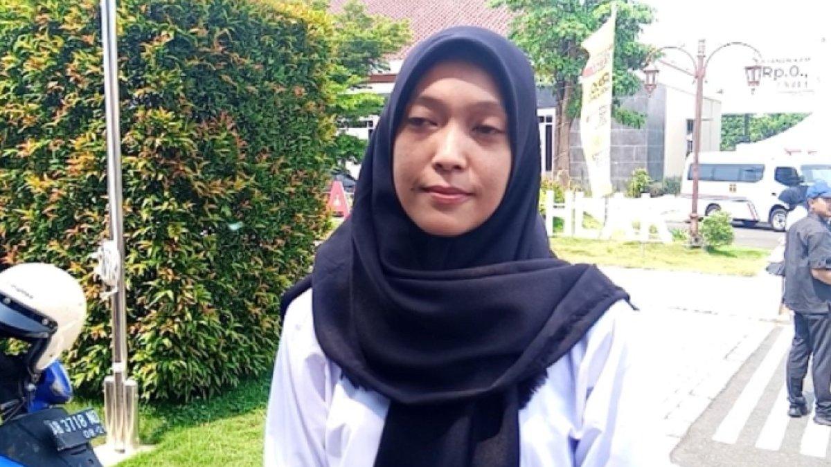 GAGAL CPNS 2024,- Sosok Tri Cahyaningsih harus menahan rasa kecewa setelah gagal lolos dalam seleksi CPNS 2024 Kemenkumham karena tinggi badannya kurang 0,5 cm.