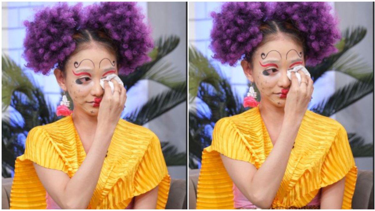 Gadis cantik terpaksa jadi badut (2)