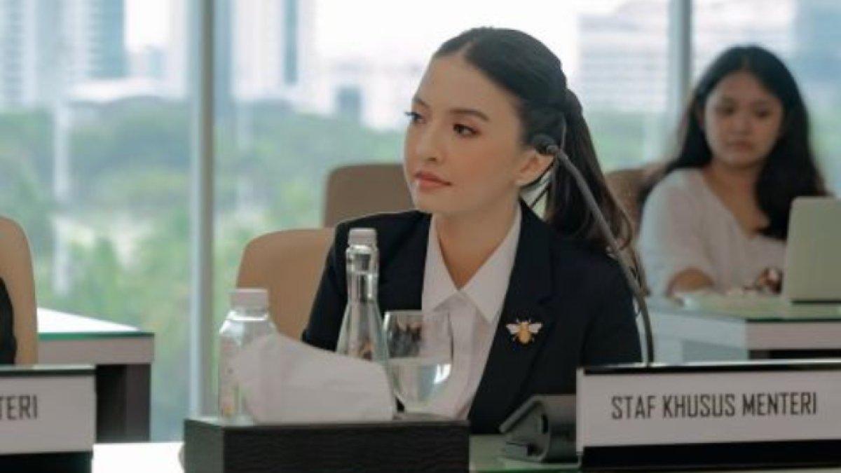 Gaji Raline Shah setelah ditunjuk Meutya Hafid sebagai staf khusus bidang Kemitraan Global dan Edukasi Digital di Kementerian Komdigi.