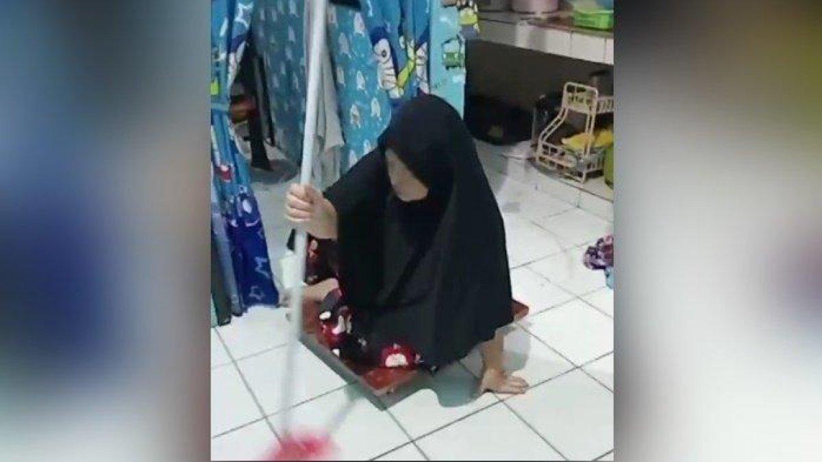 Galuh saat beraktivitas di rumahnya di Rusunawa Blok D, Lantai Dasar, Pangkalarang, Kota Pangkalpinang, Jumat (27/10/2023)