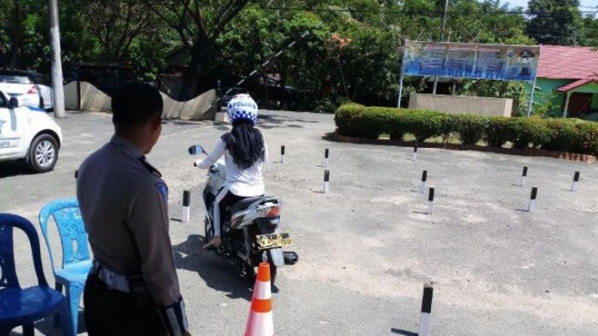 Gambaran ujian SIM yang dilakukan di kantor Satlantas