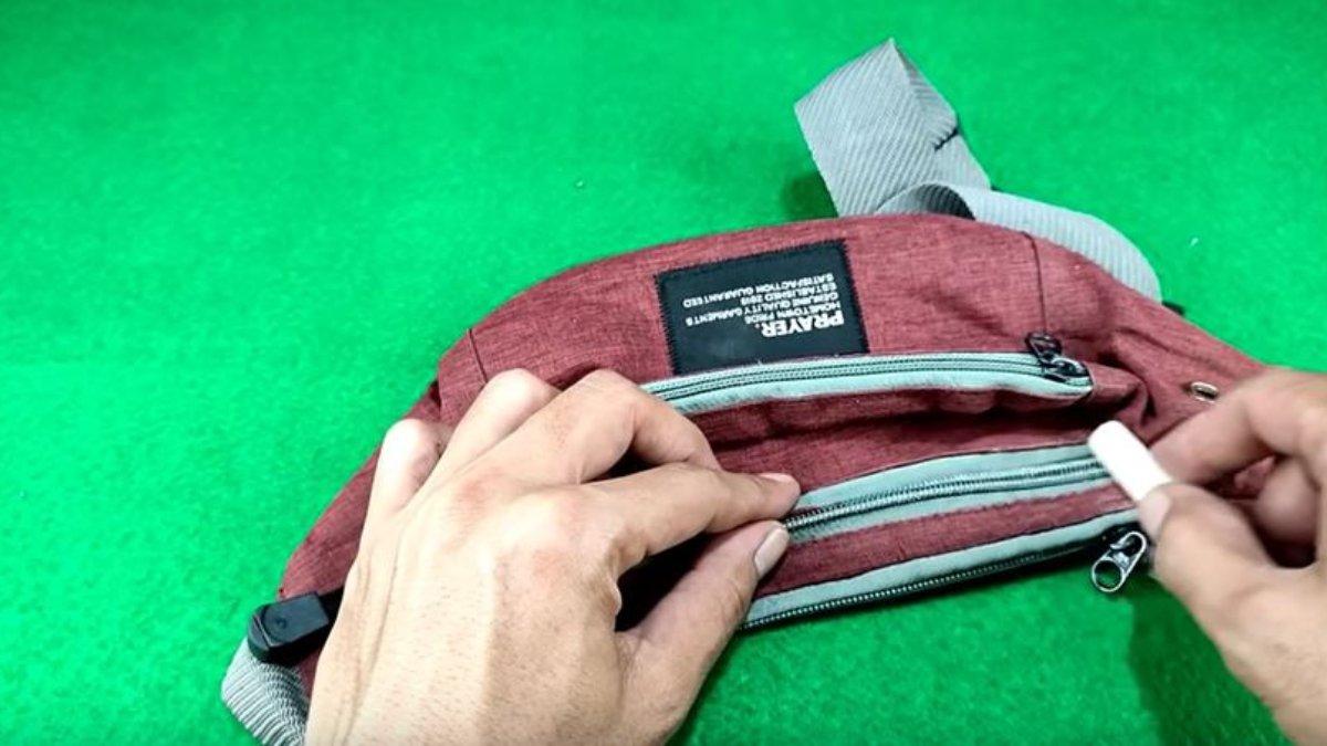 Gampang banget ternyata memperbaiki resleting yang dol rusak dan terjebak di tengah, hanya dengan lilin zipper bisa menutup kembali dan lancar.
