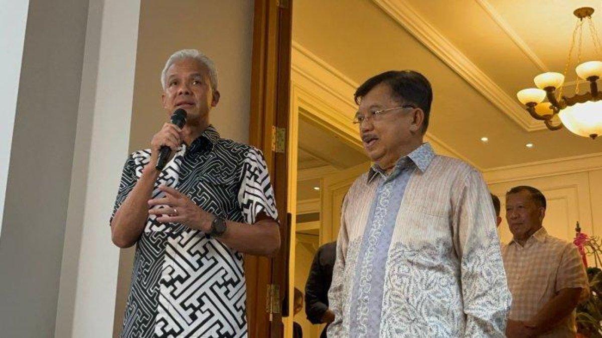 Ganjar Pranowo sambangi kediaman Jusuf Kalla, Minggu (19/11/2023)