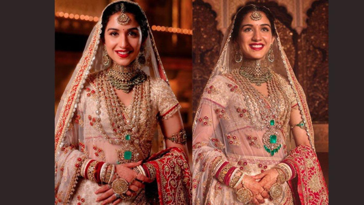 Gaun Pernikahan Radhika Merchant Kala Nikahi Anant Ambani