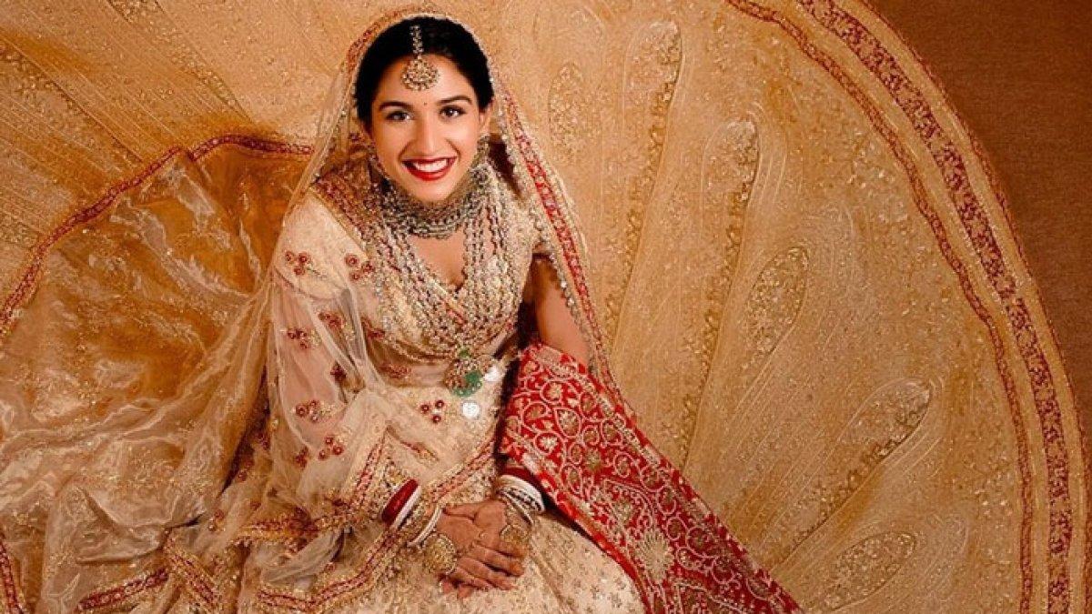 Gaun Pernikahan Radhika Merchant Kala Nikahi Anant Ambani