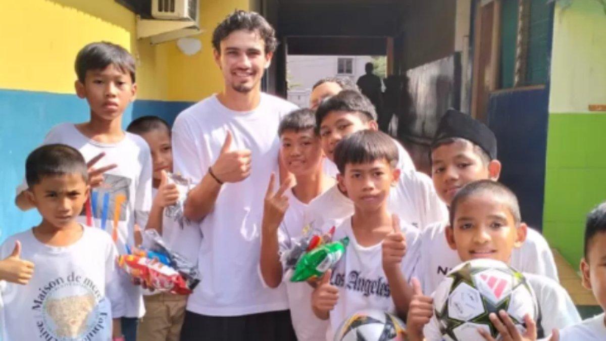 Gaya pacaran Nathan Tjoe-A-On dengan Fefe Slinkert