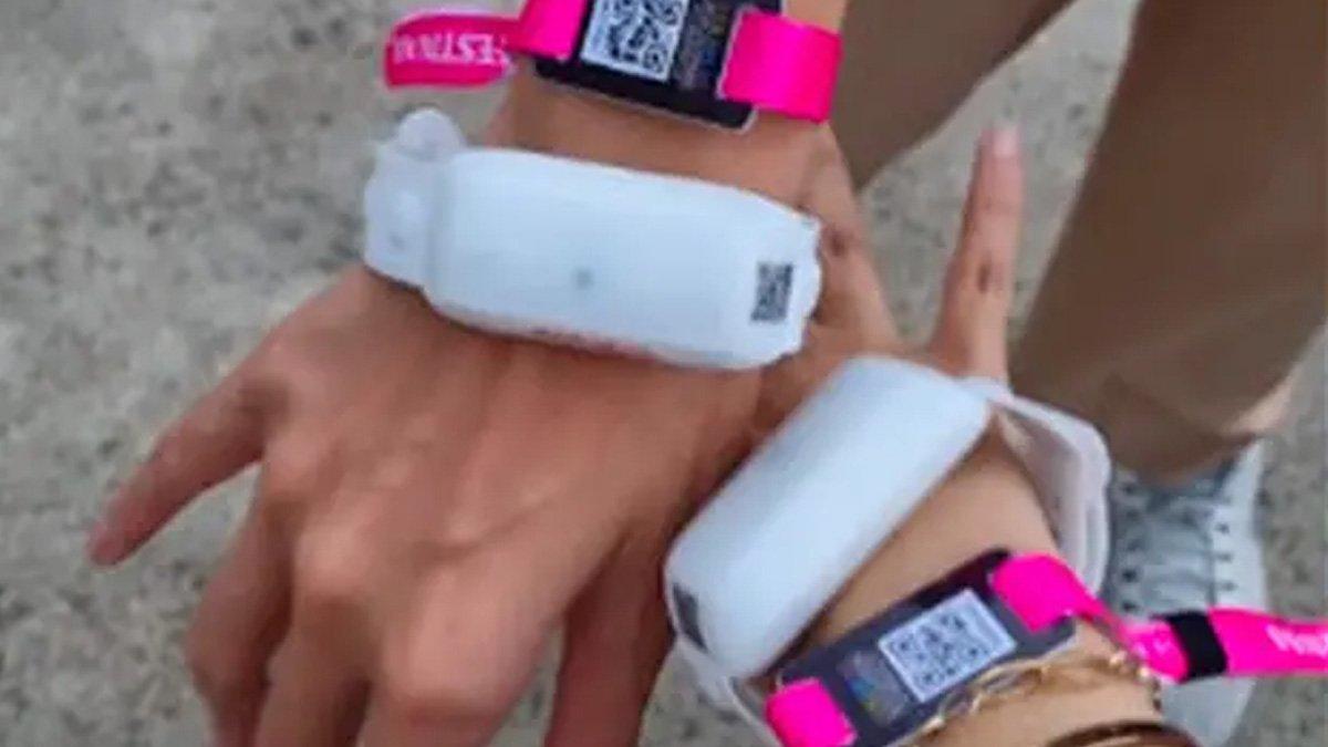 Gelang Xyloband dari konser Coldplay.