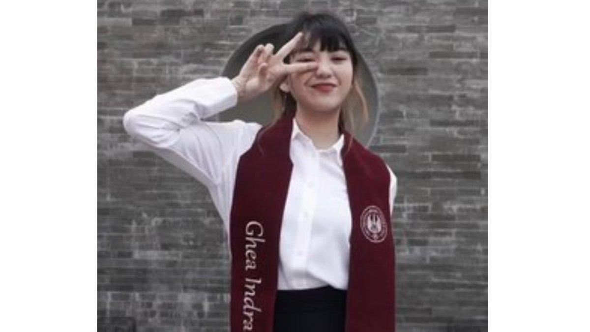 Ghea Indrawari sah bergelar Sarjana Pendidikan.