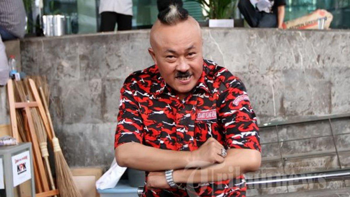 Gogon terlilit utang rentenir hingga Rp 2 miliar.