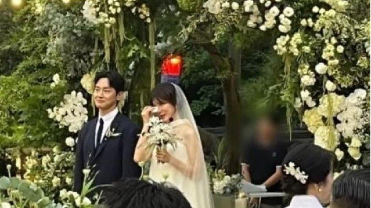 Gong Min Jeong dan Jang Jae Ho resmi menjadi suami istri v