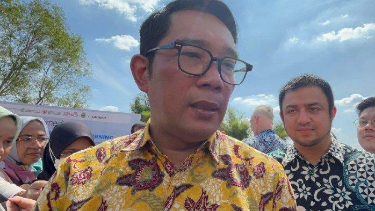 Gubernur Jawa Barat Ridwan Kamil usai menghadiri acara peletakan batu pertama sebuah rumah sakit di kawasan Sawangan, Kota Depok, Selasa (20/6/2023). Ia menyatakan Pemprov Jabar telah membentuk Tim Investigasi Khusus untuk mengusut kasus yang terjadi di Pondok Pesantren Al Zaytun di Indramayu.