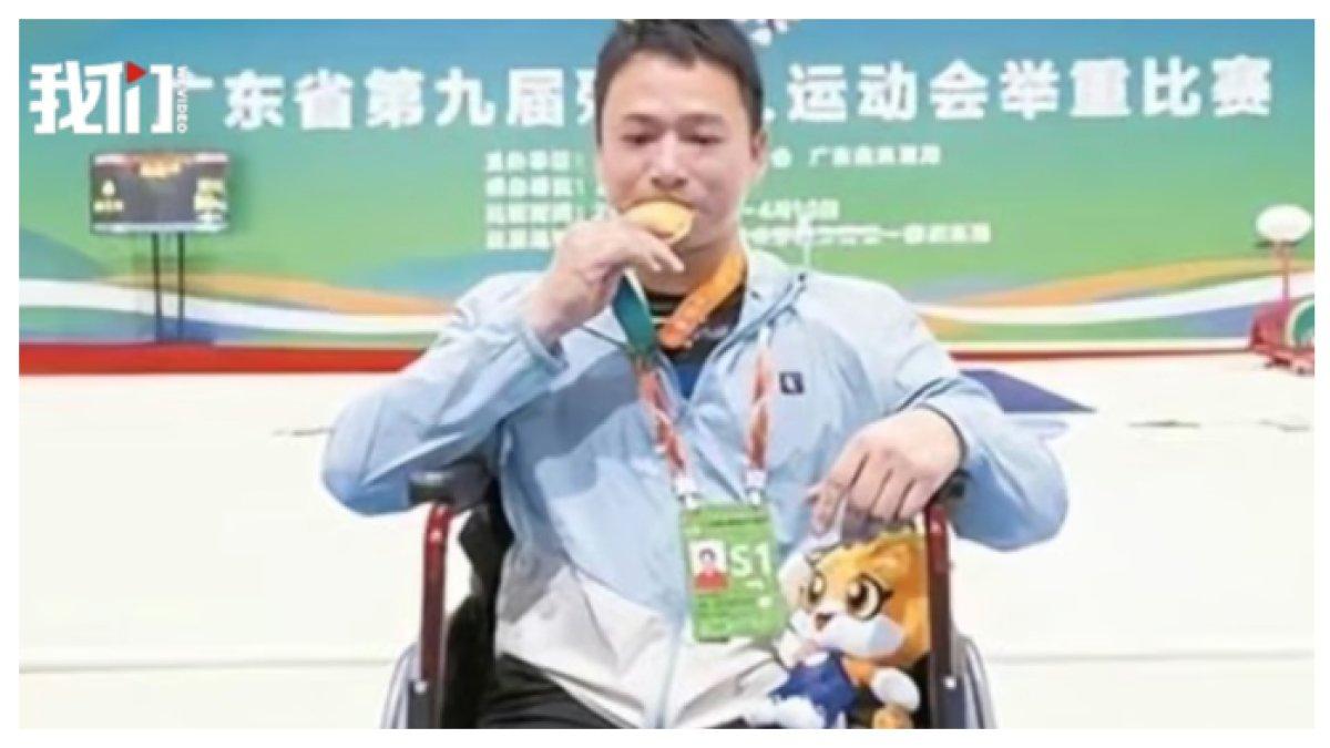 BERITA VIRAL - Seorang pria asal China menginspirasi banyak orang, meski tidak memiliki kaki namun ia bermimpi bisa berpidato di Harvard University suatu saat nanti.