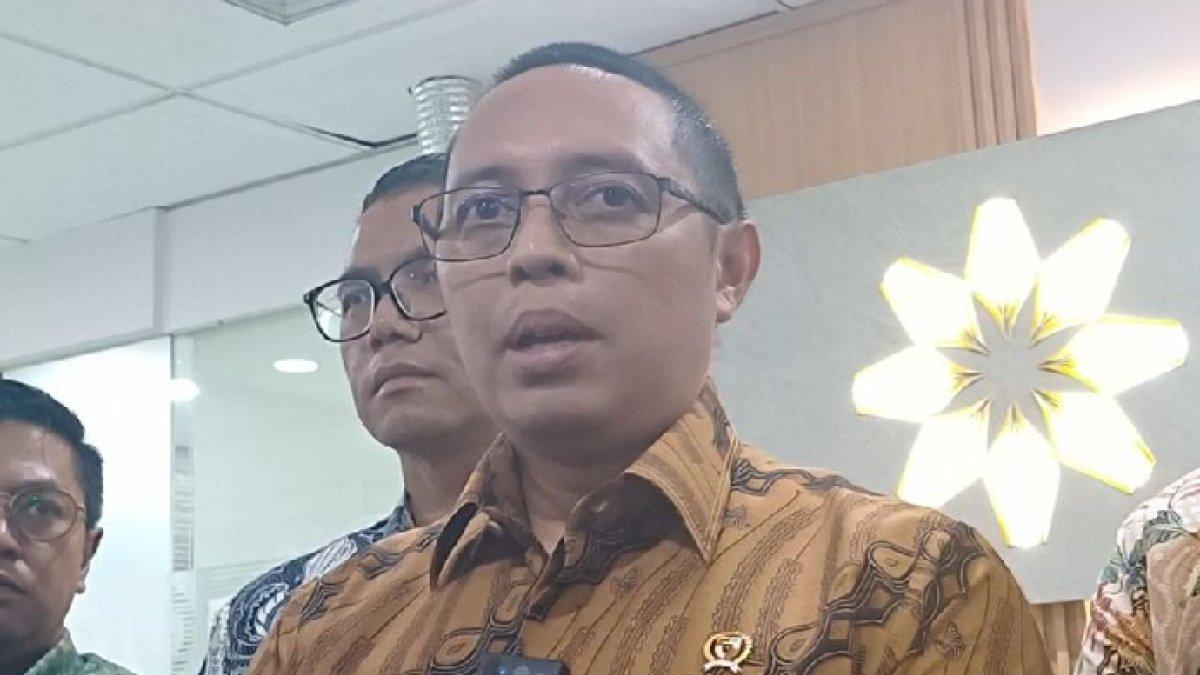 PROFIL HASAN NASBI - Kepala Komunikasi Kepresidenan Hasan Nasbi di Kantor PCO, Jakarta, Jumat (14/2/2025). Kepala Komunikasi Kepresidenan/PCO Hasan Nasbi menjadi sorotan setelah tanggapannya terkait teror kiriman kepala babi 'dimasak saja' kepada seorang jurnalis dan host sinar Bocor Alur Politik Tempo, Francisca Christy Rosana alias Cica.
