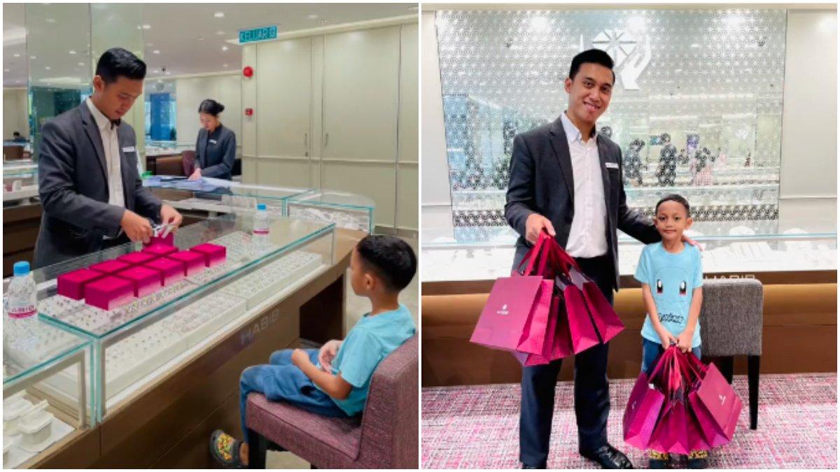 Hafiy (7) membelikan gelang emas untuk para gurunya, dibantu ibu dan ayahnya.