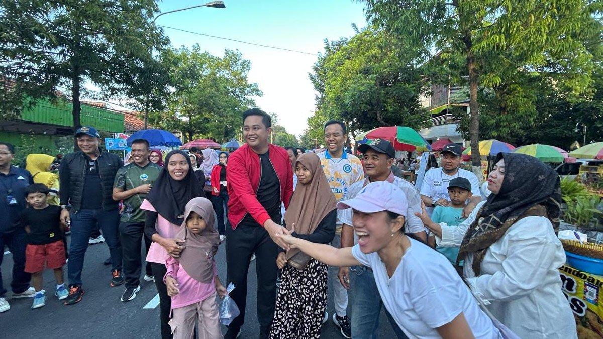 CFD KLATEN - Bupati Klaten Hamenang Wajar Ismoyo bersama Wabup Benny Indra Ardhianto meninjau pelaksanaan CFD di Jalan Pemuda, Kecamatan Klaten Tengah Klaten, Minggu (8/6/2025).