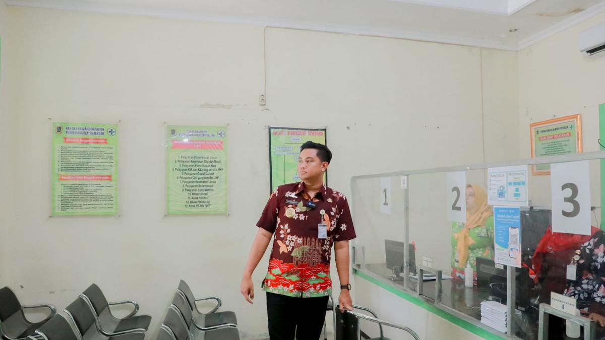 HAMENANG SIDAK ASN - Bupati Klaten Hamenang Wajar Ismoyo melakukan sidak di Puskesmas Kecamatan Klaten Tengah.