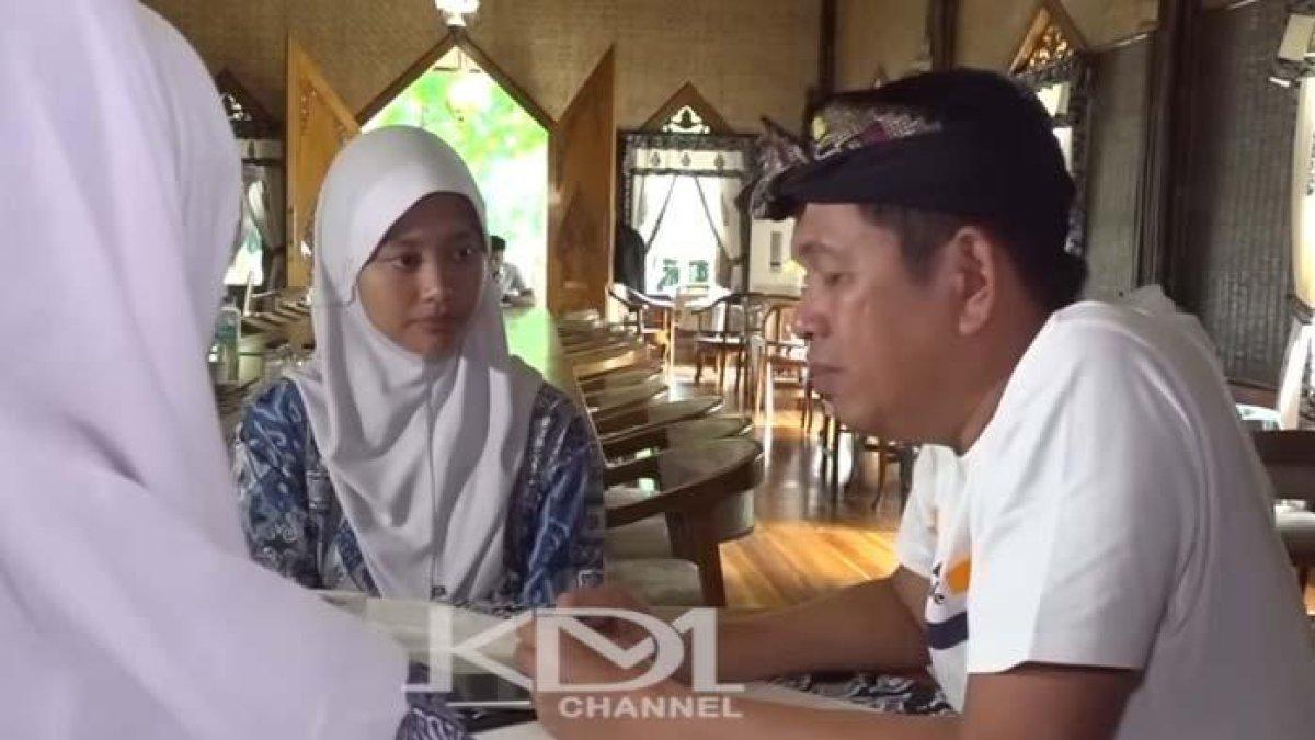PELAJAR BONGKAR PUNGLI: Tangkapan layar momen Hanifah bercerita ke Dedi Mulyadi soal adanya dugaan pungli potongan dana PIP di sekolahnya, Senin (10/2/2025). Inilah sosok Hanifah, pelajar Cirebon yang berani bongkar dugaan pungli PIP di sekolah hingga disorot Dedi Mulyadi.