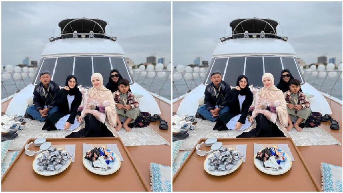 Happy Asmara bersama orangtua dan kedua adiknya termasuk Riang Cahya Fortuna