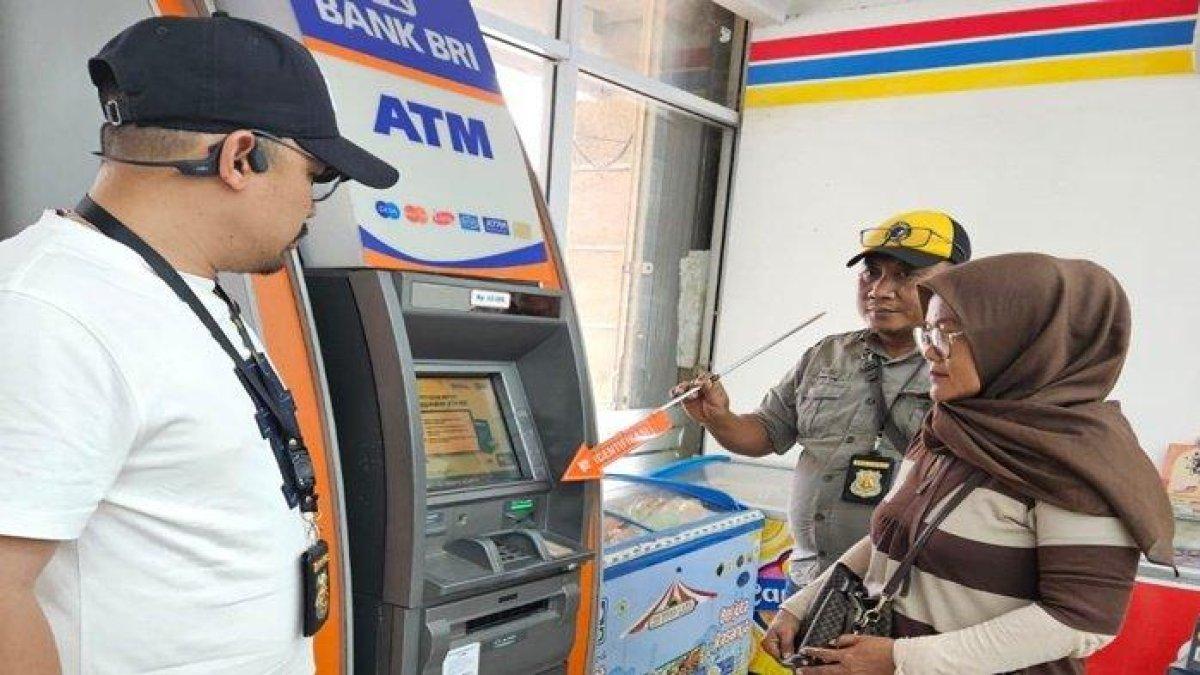 Harnilau Wati seorang PNS asal OKI kehilangan uang Rp 11,5 juta di ATM nya