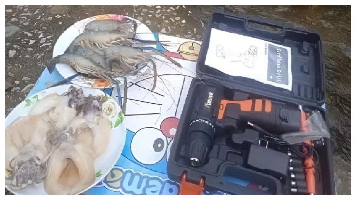 Rencana healing di tepi sungai, gagal karna salah bawa koper bor.