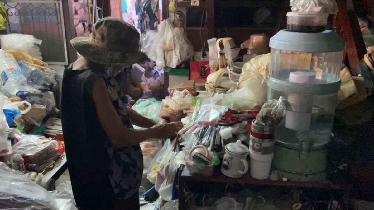 Hidup pilu seorang nenek jadi pemulung, dulunya seorang guru.