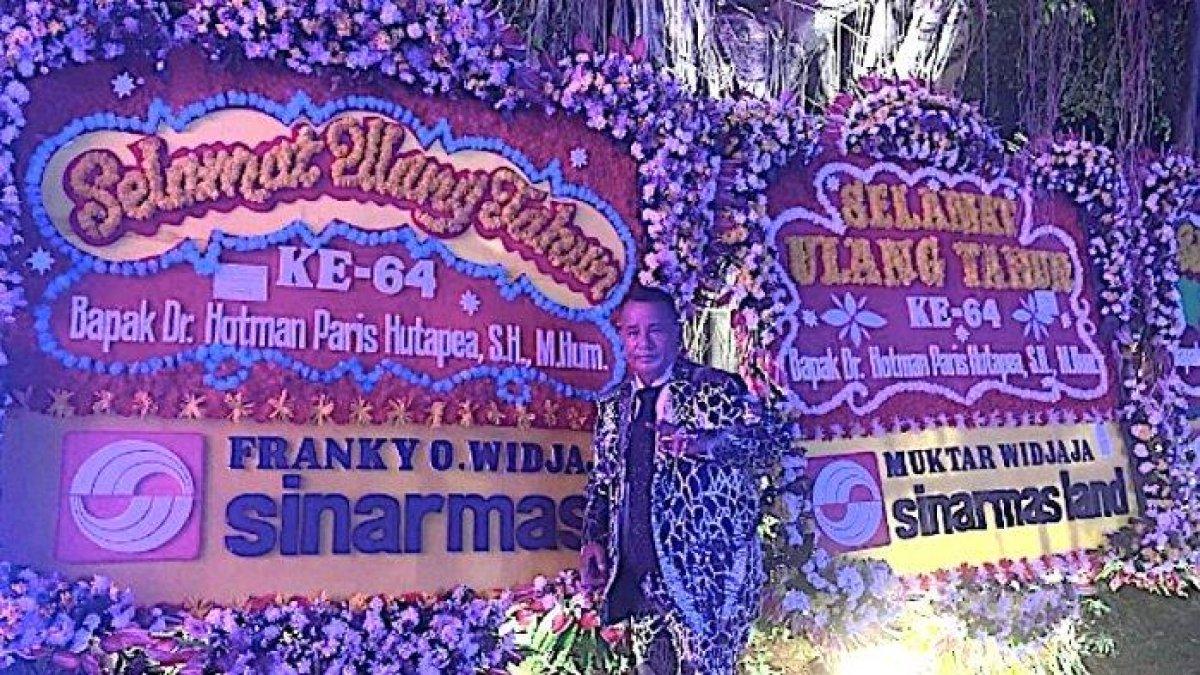 Hotman Paris ulang tahun hari Jumat (20/10/2023) mendapat ucapan selamat dan karangan bunga dari konglomerat (Instagram @Hotmanparisofficial)
