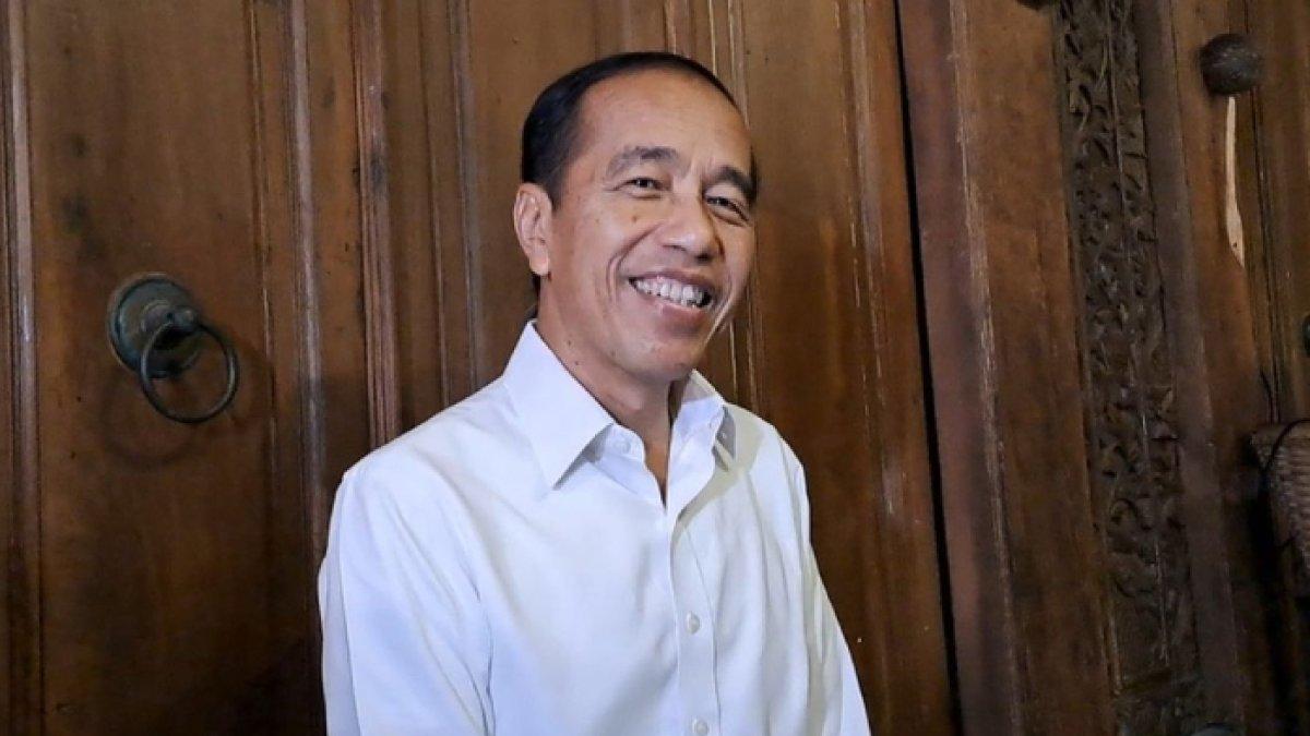 POLEMIK IJAZAH JOKOWI - Joko Widodo di Wedangan Pendopo Mangkubumen, Solo, Senin (4/11/2024).