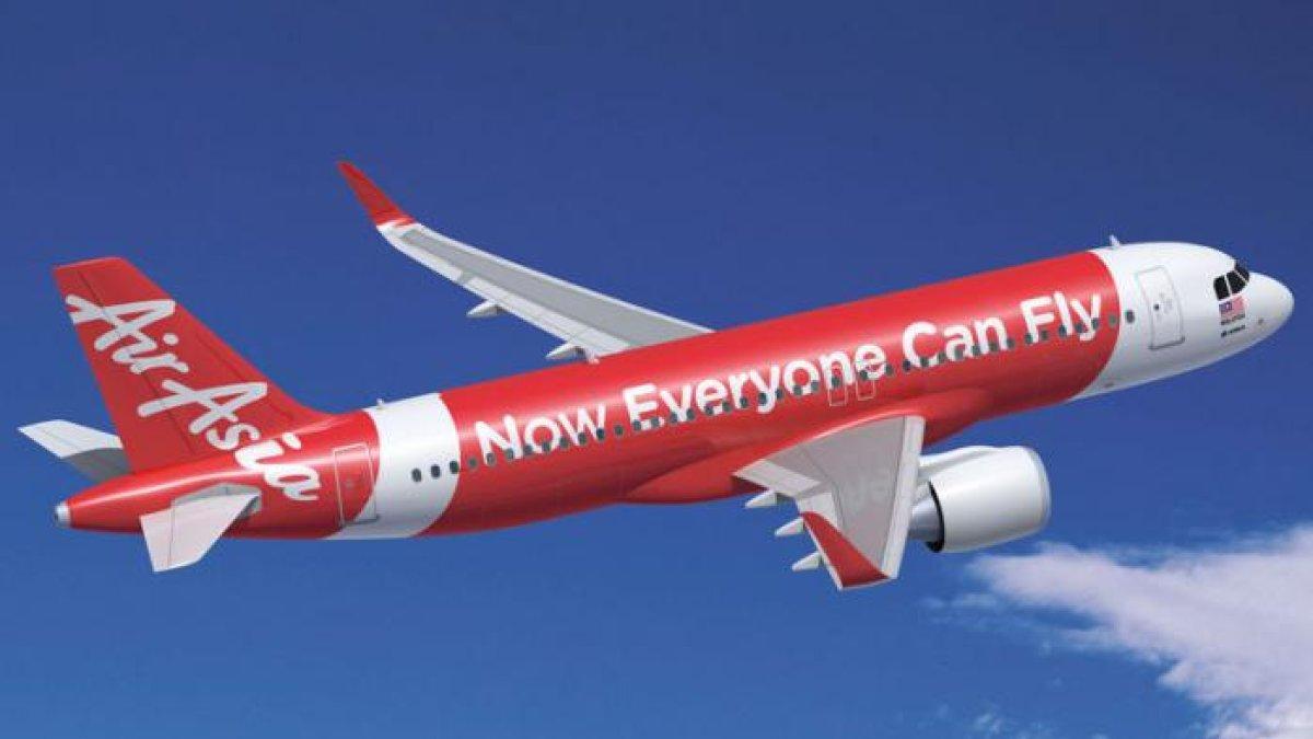 ILUSTRASI Pesawat AirAsia mengudara.