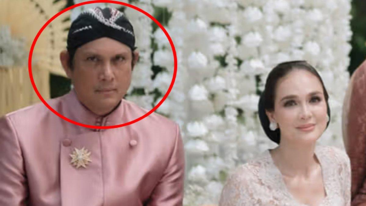 ISMAEL DULLY - Ismael Dully di momen sungkeman pernikahan adiknya Luna Maya dengan Maxime Bouttier.