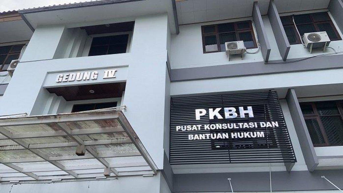 SUASANA: Penampakan suasana Gedung PKBH FH UGM, tempat yang didatangi oleh ibu dari mendiang Argo Ericko Achfandi (19), Meliana untuk melakukan pemeriksaan oleh Polresta Sleman, Rabu (28/5/2025)