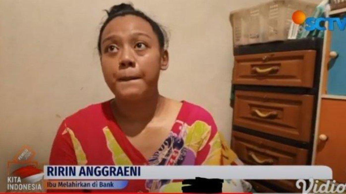 Ibu melahirkan di Bank saat antri urus ATM yang terblokir.