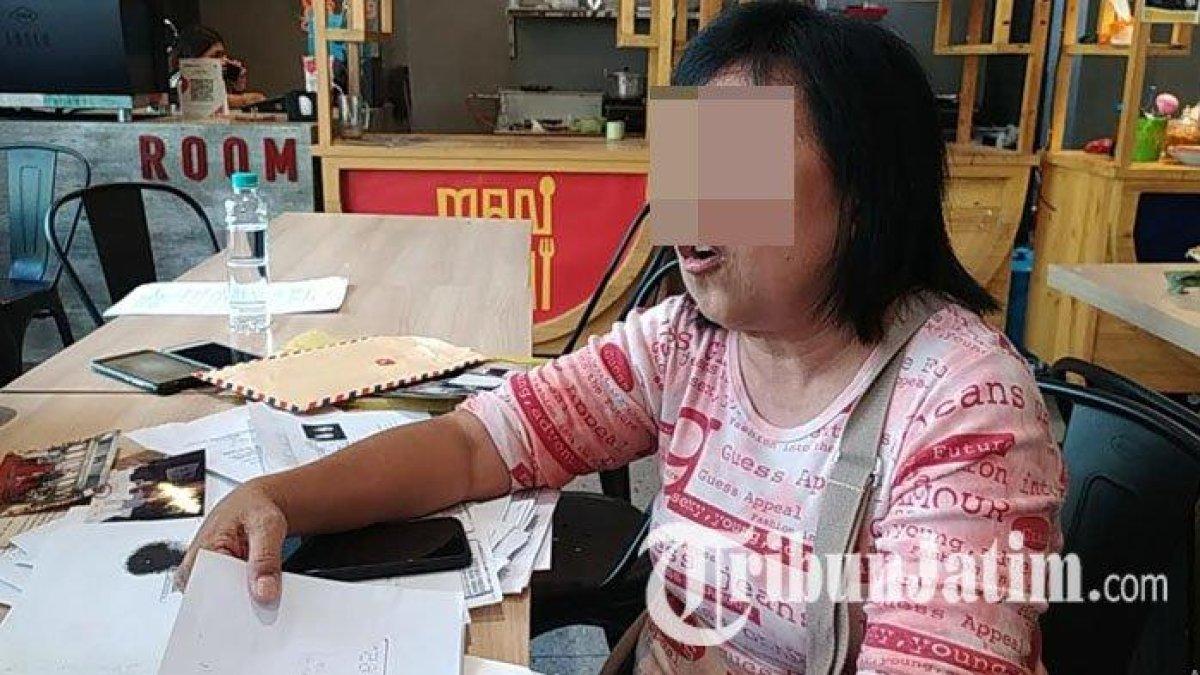 Ida saat ditemui TribunJatim.com di kawasan Gubeng Surabaya, Sabtu (30/9/2023). Ida adalah wanita asal Surabaya yang kehilangan rumahnya gegara ditipu oleh suami palsu yang dikiranya pria tulen, tapi ternyata perempuan berlagak maco dan sengaja memalsukan identitas.