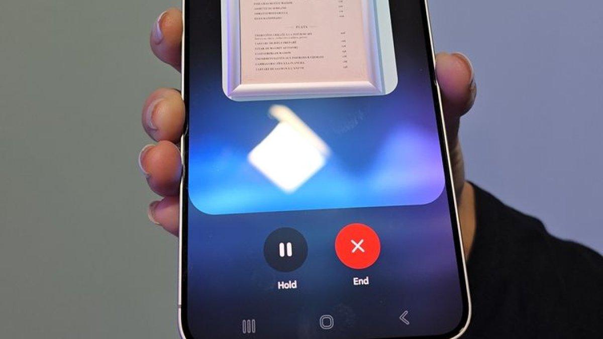 Ilustrasi Gamini Live yang dijalankan di Samsung Galaxy S25 series