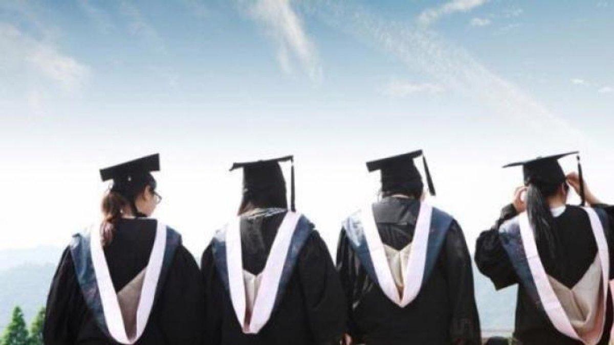 Ilustrasi Mahasiswi wisuda