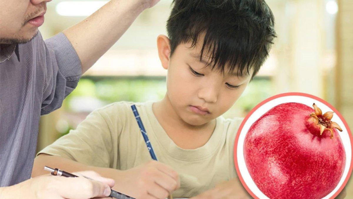 Ilustrasi ayah emosi ajari anak matematika