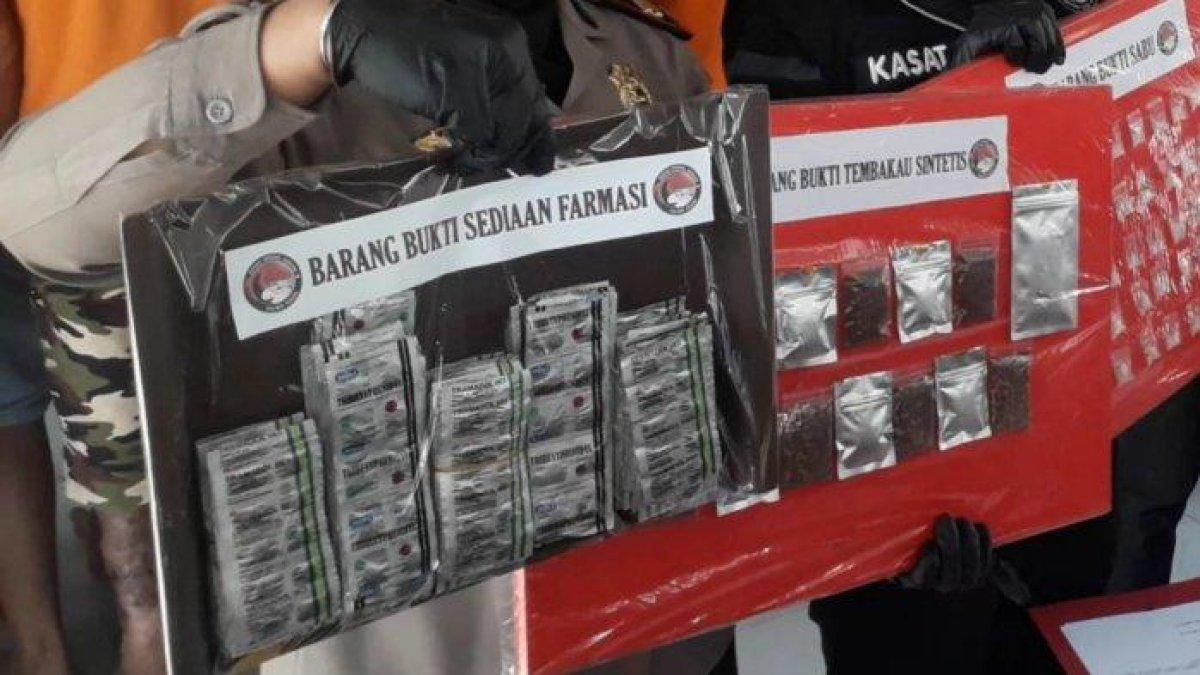 Ilustrasi barang bukti kasus sediaan farmasi atau peredaran obat-obatan keras yang disita Polisi.