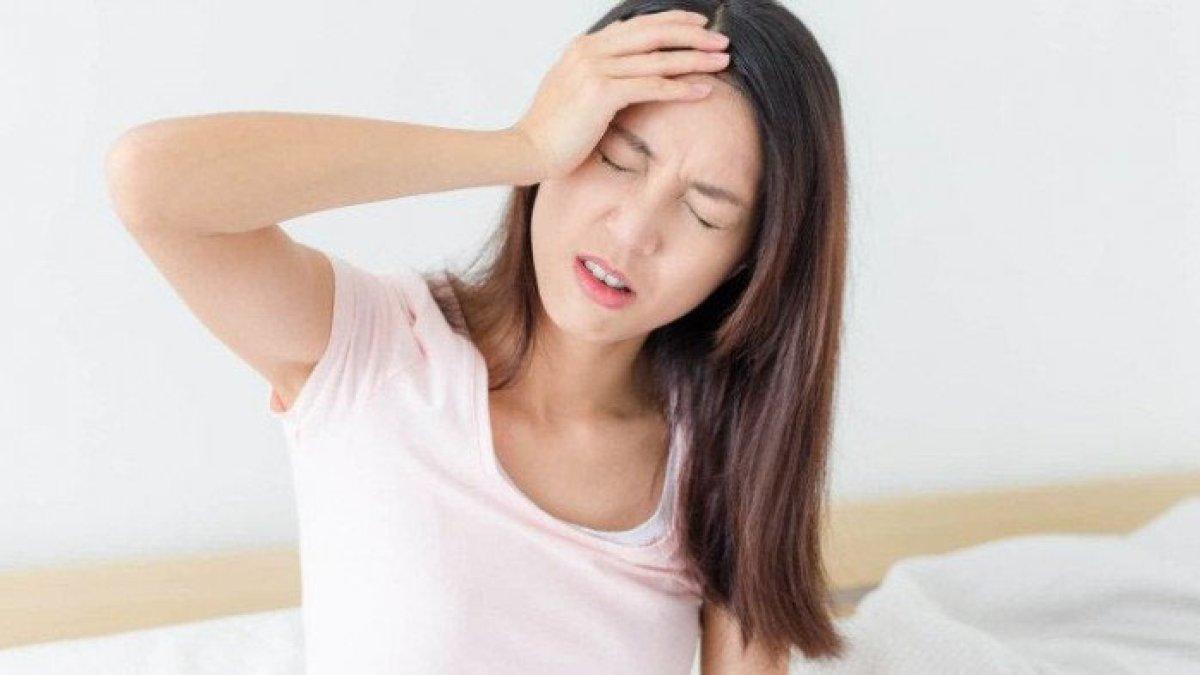 Ilustrasi gadis pusing