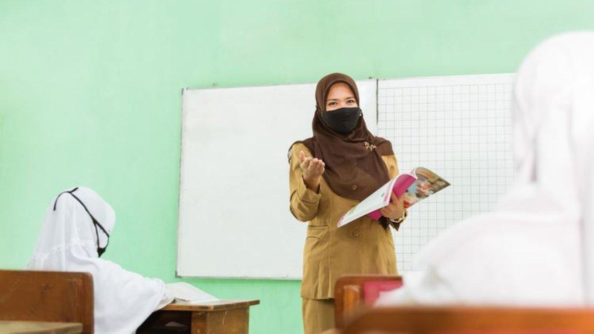 Ilustrasi guru mengajar