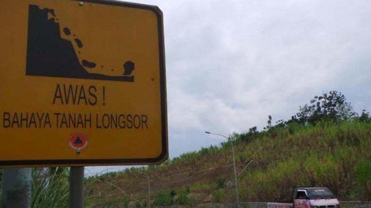 Ilustrasi tanda peringatan bahaya tanah longsor