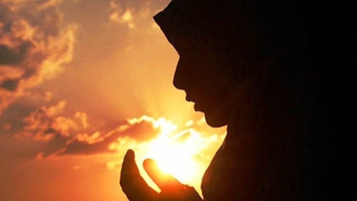 Ilustrasi wanita berdoa