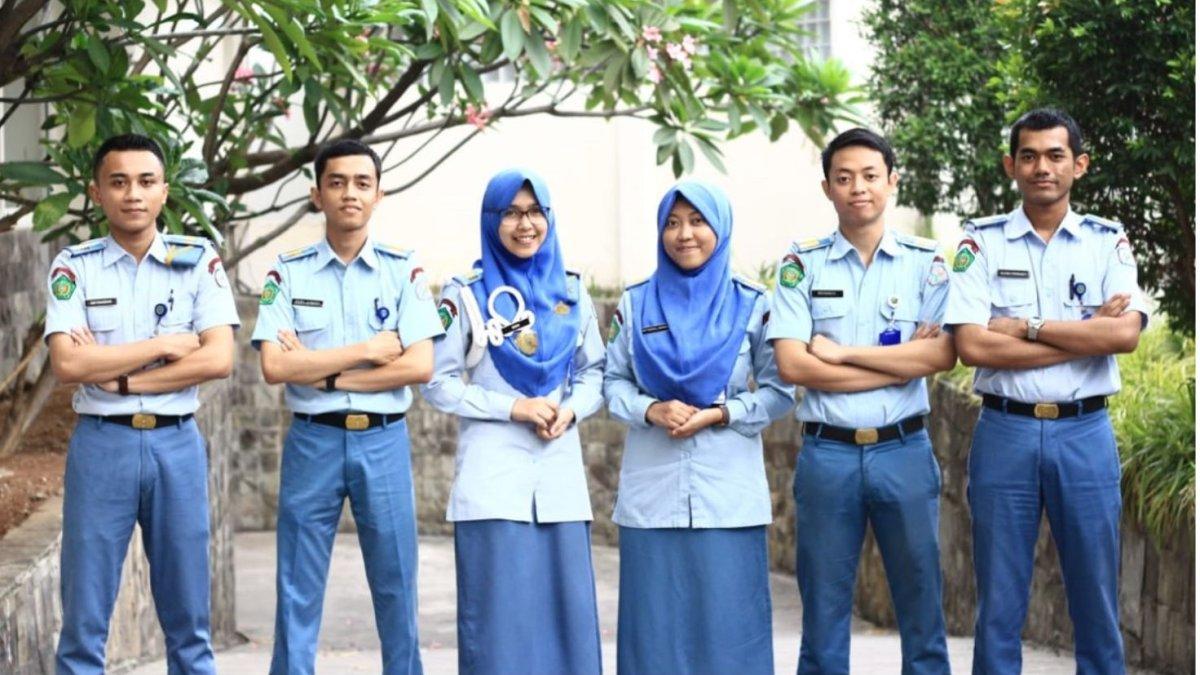PENDAFTARAN STIS 2025 - Foto mahaswisa STIS diolah dari website stis.ac.id, Jumat (30/5/2025). Berikut info pendaftaran dan besaran gaji serta tunjangan tiap bulan.