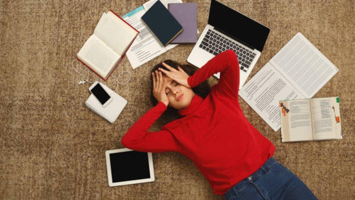 Inilah solusi tepat bagi kamu yang sulit tidur gara-gara stress banyak pikiran.